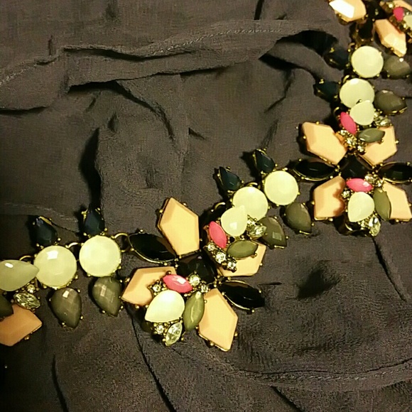 SOLD Floral necklace - Picture 3 of 6